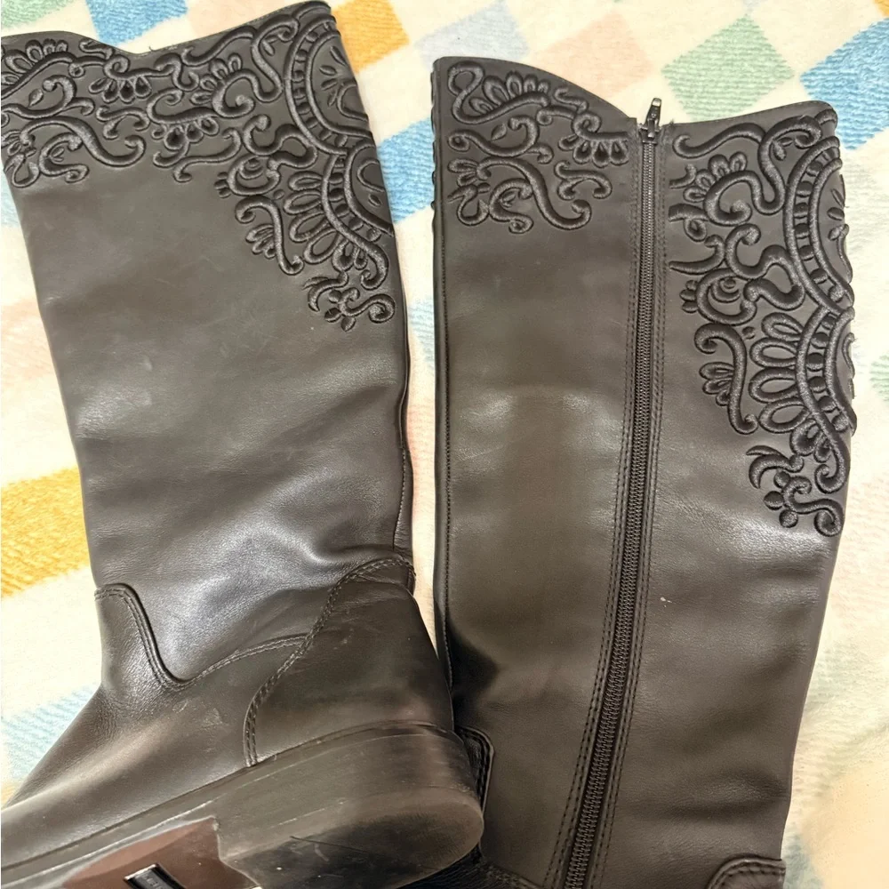 Gianni Bini Leather Boots - Picture 11 of 14